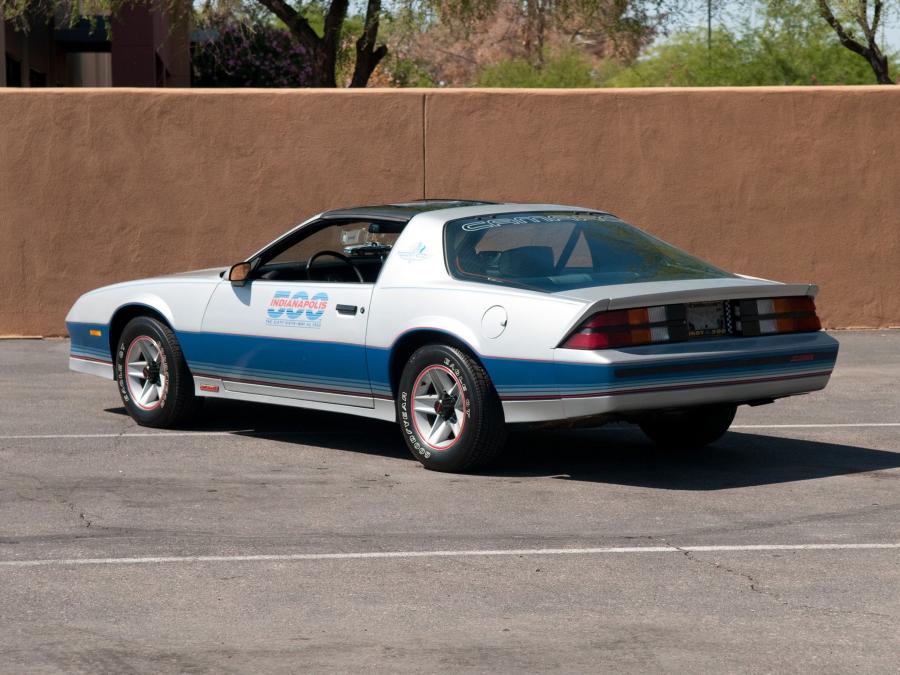  Chevrolet Camaro Z28 Indy 500 Pace Car 1982 года  (фото 7 из 7)